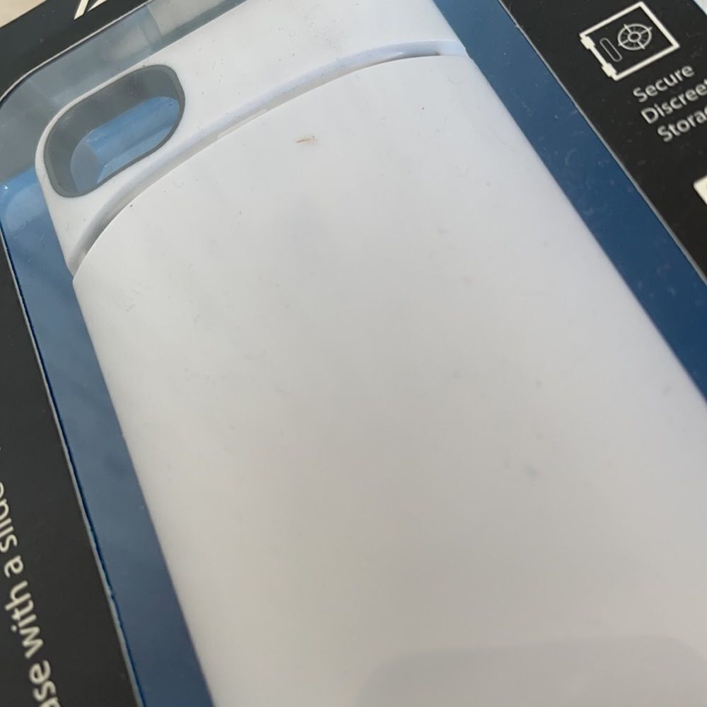 NWT Holda Phone Case - Picture 2 of 3